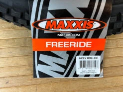 Maxxis Holy Roller Reifen 24 X 2.4 MaxxPro 60TPI Single Ply 13 Maxxis Holy Roller Reifen 24 X 2.4 MaxxPro 60TPI Single Ply -Reverse Verkäufe IMG 8853 91e257b0 a750 4370 a166 a675e21ccbe7