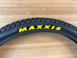 Maxxis Holy Roller Reifen 26 X 2.4 MaxxPro 60TPI Single Ply -Reverse Verkäufe IMG 8855