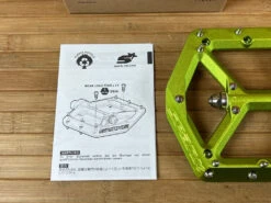 Spank Spike Reboot Pedale / Plattformpedale Green -Reverse Verkäufe IMG 8949 377233a4 a48a 431f 9c7c 930d9699bd36