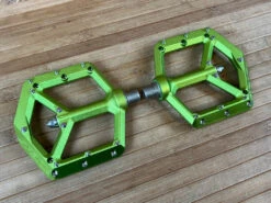 Spank Spike Reboot Pedale / Plattformpedale Green -Reverse Verkäufe IMG 8950 9a730263 8eb7 472f a9e8 6932b04e59fb