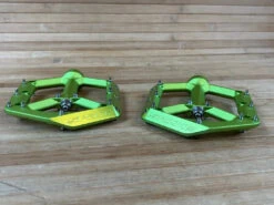 Spank Spike Reboot Pedale / Plattformpedale Green -Reverse Verkäufe IMG 8952 3d0001f2 59f9 46af b601 c734f07176c0