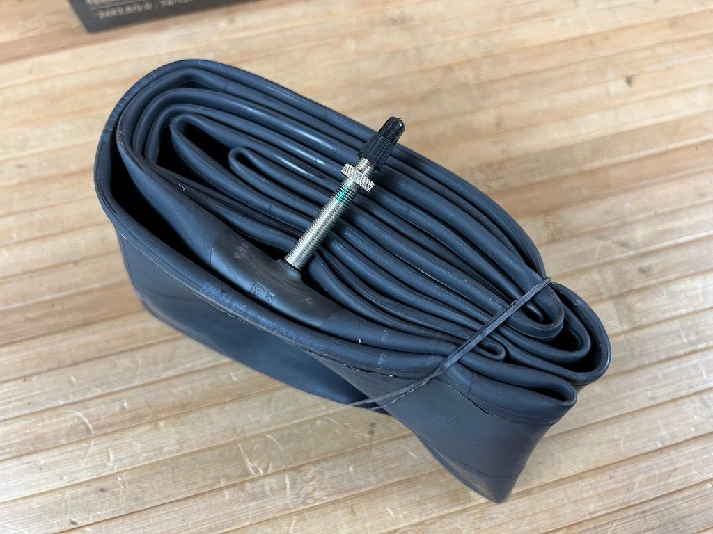 Maxxis Schlauch FAT / Plus 26" 3.0/5.0 FV Presta 4 Maxxis Schlauch FAT / Plus 26" 3.0/5.0 FV Presta – Bild 2