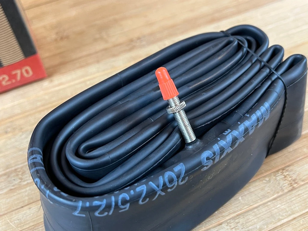 Maxxis Schlauch 26" 2.5/2.7 FV Downhill Presta 4 Maxxis Schlauch 26" 2.5/2.7 FV Downhill Presta – Bild 2