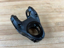 Spank Split Stem / Vorbau Schwarz 35mm / 35mm 18 Spank Split Stem / Vorbau Schwarz 35mm / 35mm -Reverse Verkäufe IMG 8970