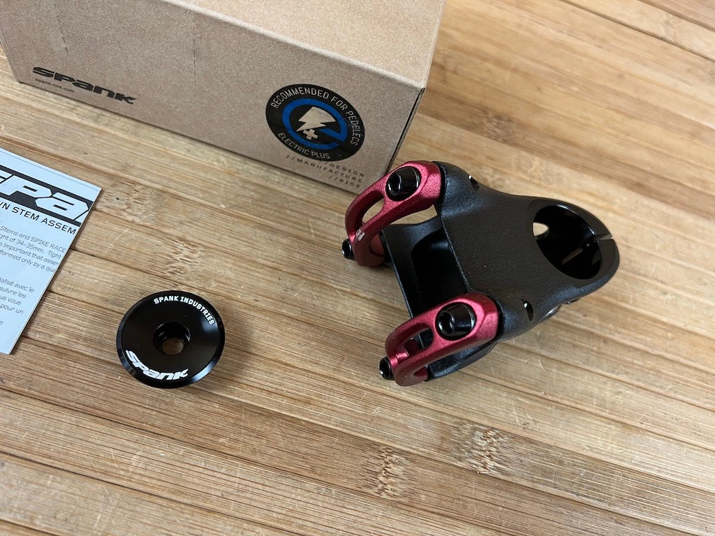 Spank Split Stem / Vorbau Schwarz / Rot 31,8mm / 48mm 4 Spank Split Stem / Vorbau Schwarz / Rot 31,8mm / 48mm – Bild 2