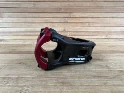 Spank Split Stem / Vorbau Schwarz / Rot 31,8mm / 48mm 13 Spank Split Stem / Vorbau Schwarz / Rot 31,8mm / 48mm -Reverse Verkäufe IMG 8975