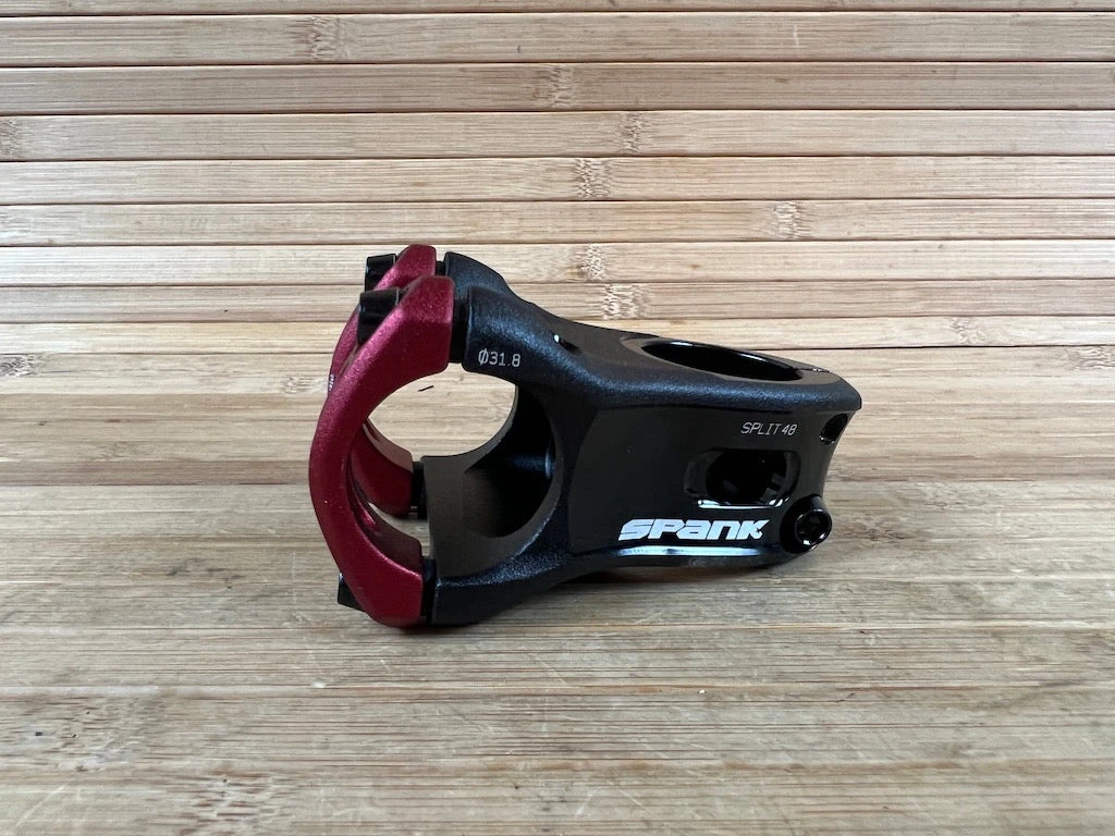 Spank Split Stem / Vorbau Schwarz / Rot 31,8mm / 48mm 5 Spank Split Stem / Vorbau Schwarz / Rot 31,8mm / 48mm – Bild 3
