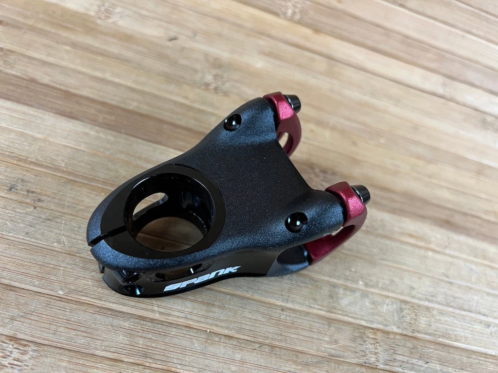 Spank Split Stem / Vorbau Schwarz / Rot 31,8mm / 48mm 9 Spank Split Stem / Vorbau Schwarz / Rot 31,8mm / 48mm – Bild 7