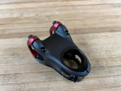 Spank Split Stem / Vorbau Schwarz / Rot 31,8mm / 48mm 18 Spank Split Stem / Vorbau Schwarz / Rot 31,8mm / 48mm -Reverse Verkäufe IMG 8980