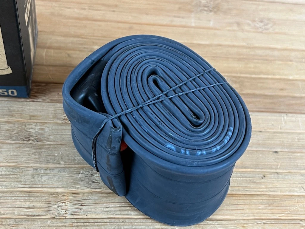 Maxxis Schlauch 27.5" 2.2/2.5 AV Freeride Schrader 5 Maxxis Schlauch 27.5" 2.2/2.5 AV Freeride Schrader – Bild 3