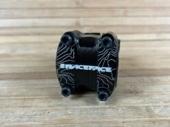 Race Face Atlas Vorbau 35mm / 35mm Black -Reverse Verkäufe IMG 9017 878f8265 d406 4b91 8c43 5abffa8ee60e