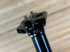 Race Face Aeffect R Dropper Post 150mm Hub / 30,9mm Variostütze 22 Race Face Aeffect R Dropper Post 150mm Hub / 30,9mm Variostütze -Reverse Verkäufe IMG 9032