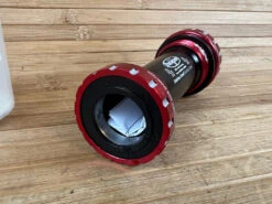 Hope Bottom Bracket Hollowtech II 83mm DH Innenlager Rot -Reverse Verkäufe IMG 9062