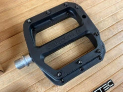 Burgtec MK4 Composite Flat Pedals / Pedale Black -Reverse Verkäufe IMG 9073