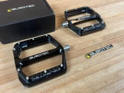 Burgtec MK5 Penthouse Flat Pedals / Pedale Black Steel Axle 11 Burgtec MK5 Penthouse Flat Pedals / Pedale Black Steel Axle -Reverse Verkäufe IMG 9079 c0ec6f67 0d2c 4e13 bfec a20ef2ba786c