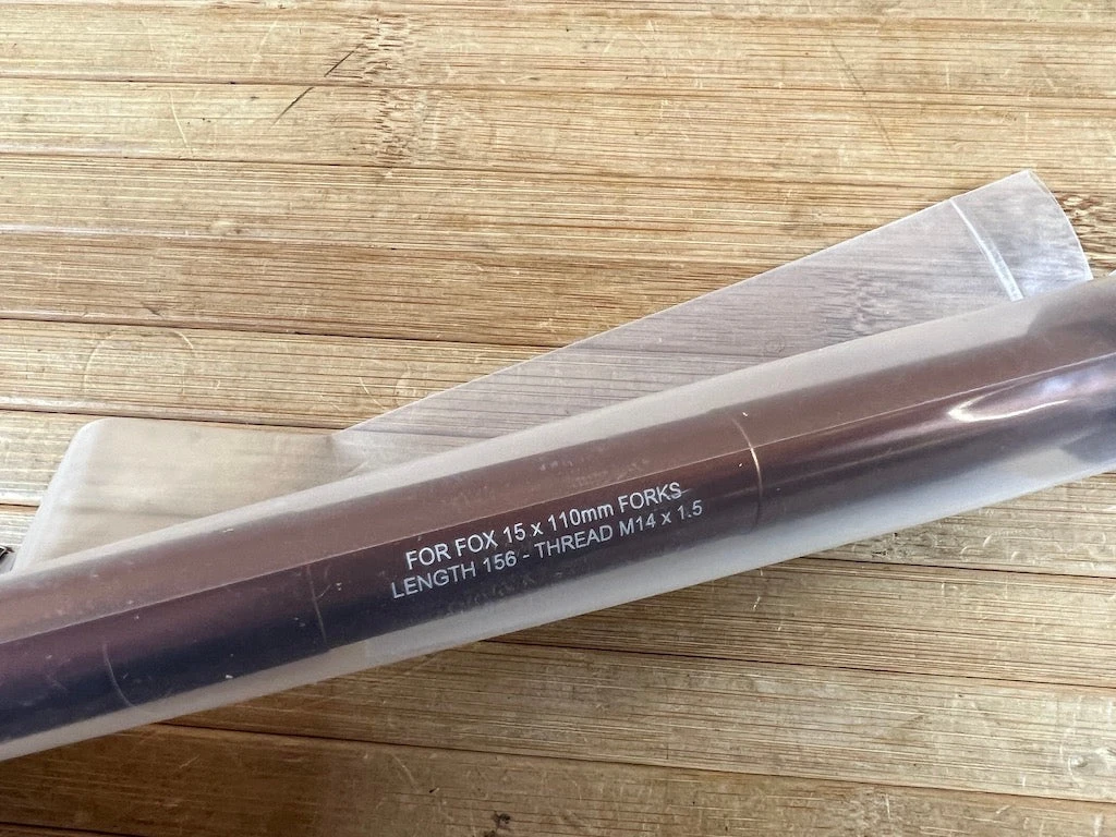 Burgtec FOX Boost Achse / Axle PRE 2021 Kash Bronze 5 Burgtec FOX Boost Achse / Axle PRE 2021 Kash Bronze – Bild 3