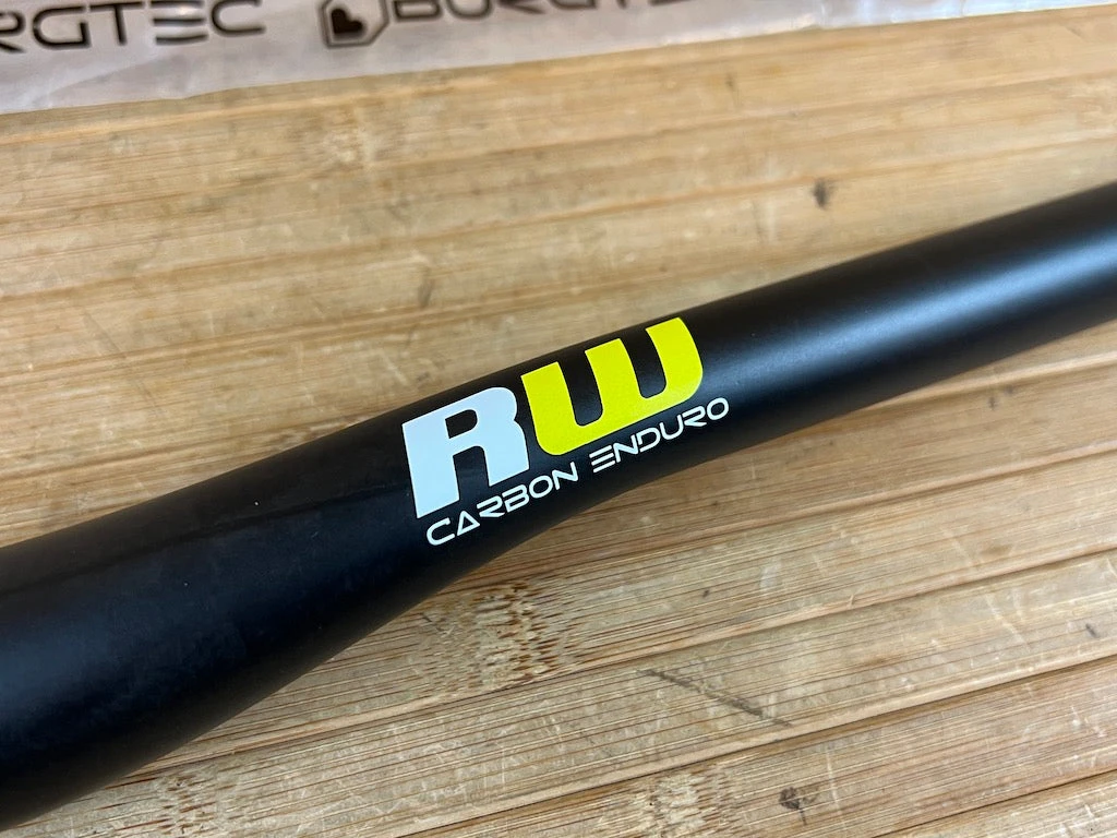 Burgtec Ride Wide Carbon Enduro Lenker 800 / 20 / 35 4 Burgtec Ride Wide Carbon Enduro Lenker 800 / 20 / 35 – Bild 2