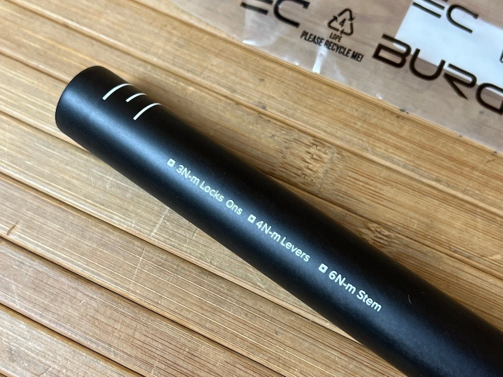 Burgtec Ride Wide Carbon Enduro Lenker 800 / 20 / 35 8 Burgtec Ride Wide Carbon Enduro Lenker 800 / 20 / 35 – Bild 6