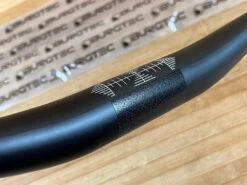 Burgtec Ride Wide Carbon Enduro Lenker 800 / 20 / 35 17 Burgtec Ride Wide Carbon Enduro Lenker 800 / 20 / 35 -Reverse Verkäufe IMG 9181 7bf9bd03 2785 46ab a57d befeb5843b27