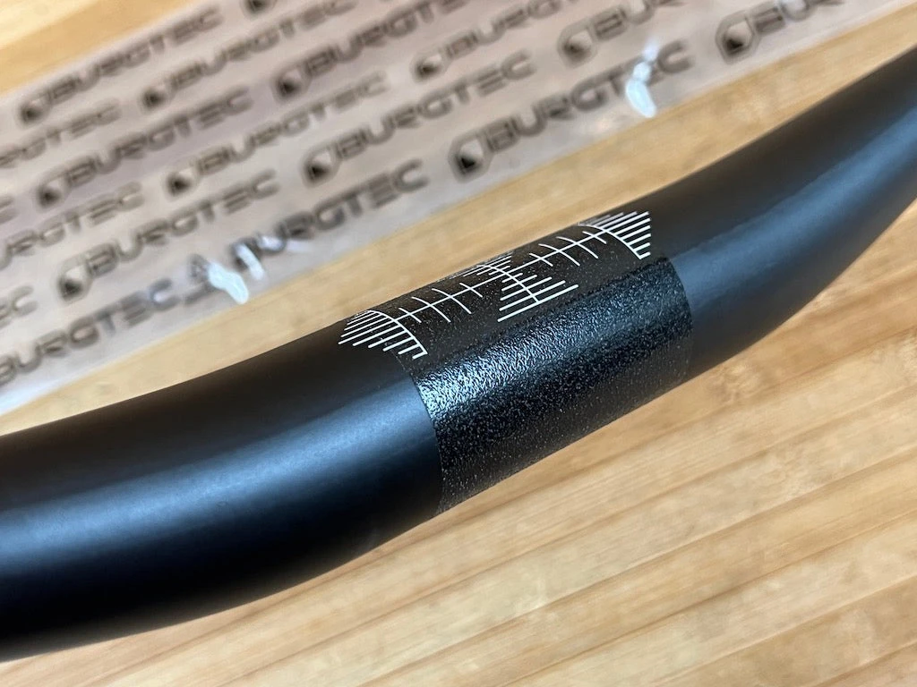 Burgtec Ride Wide Carbon Enduro Lenker 800 / 20 / 35 9 Burgtec Ride Wide Carbon Enduro Lenker 800 / 20 / 35 – Bild 7