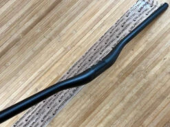 Burgtec Ride Wide Carbon Enduro Lenker 800 / 20 / 35 18 Burgtec Ride Wide Carbon Enduro Lenker 800 / 20 / 35 -Reverse Verkäufe IMG 9182 996a5f98 0924 4c6e b0eb b80f31029793