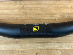 Burgtec Ride Wide Carbon Downhill Lenker 800 / 20 / 35 14 Burgtec Ride Wide Carbon Downhill Lenker 800 / 20 / 35 -Reverse Verkäufe IMG 9185 cf18fbeb dc74 40bc a756 ddeb3dd63ea4