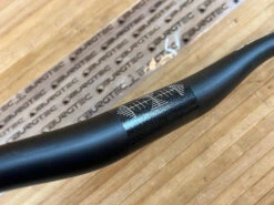 Burgtec Ride Wide Carbon Downhill Lenker 800 / 20 / 35 18 Burgtec Ride Wide Carbon Downhill Lenker 800 / 20 / 35 -Reverse Verkäufe IMG 9190