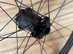 Race Face Next R 31 Carbon Vorderrad VR 29" Boost Schwarz 22 Race Face Next R 31 Carbon Vorderrad VR 29" Boost Schwarz -Reverse Verkäufe IMG 9235 abaaf29e fd0b 4ead b8a0 9483ea5e55b1