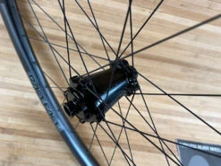 Race Face Next R 31 Carbon Vorderrad VR 29" Boost Schwarz 20 Race Face Next R 31 Carbon Vorderrad VR 29" Boost Schwarz -Reverse Verkäufe IMG 9237 4aad14cf ec9e 4fd0 b471 a88eb5eaa538