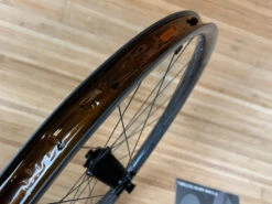 Race Face Next R 31 Carbon Vorderrad VR 29" Boost Schwarz 19 Race Face Next R 31 Carbon Vorderrad VR 29" Boost Schwarz -Reverse Verkäufe IMG 9239 9b610345 d357 4e1d 8fee e0965cecdddb