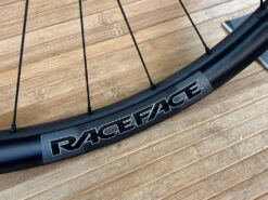 Race Face Next R 31 Carbon Hinterrad HR 29" Boost Schwarz -Reverse Verkäufe IMG 9243 10d6a29b 21fb 405c 8d4c d4ea9947f589
