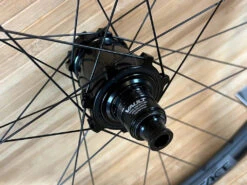 Race Face Next R 31 Carbon Hinterrad HR 29" Boost Schwarz -Reverse Verkäufe IMG 9244 1a2690e1 6503 46c5 b0b1 a40c1898cade