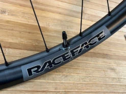 Race Face Next R 31 Carbon Hinterrad HR 29" Boost Schwarz -Reverse Verkäufe IMG 9245