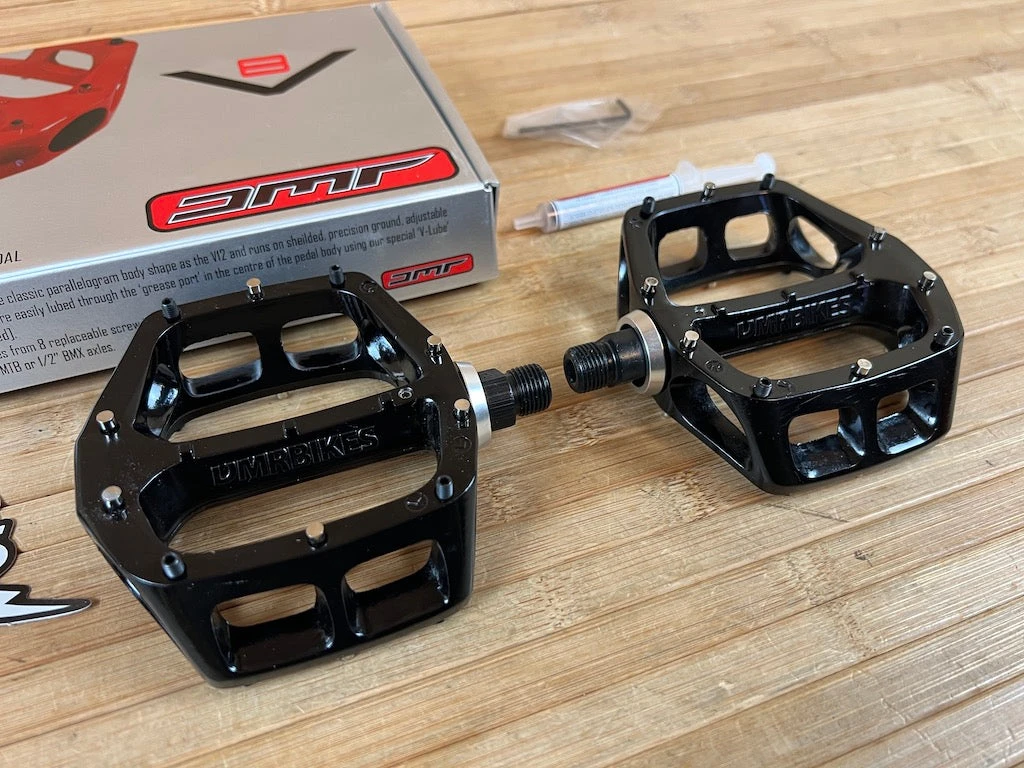 DMR V8 Pedale / Plattformpedale Schwarz 4 DMR V8 Pedale / Plattformpedale Schwarz – Bild 2