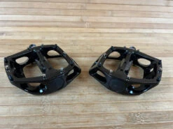 DMR V8 Pedale / Plattformpedale Schwarz 9 DMR V8 Pedale / Plattformpedale Schwarz -Reverse Verkäufe IMG 9371 c1746dde f445 48d3 92b9 791cba56367a