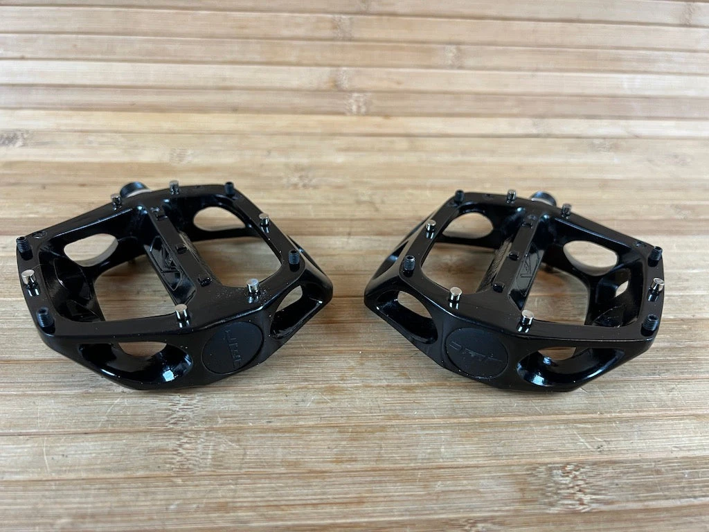 DMR V8 Pedale / Plattformpedale Schwarz 5 DMR V8 Pedale / Plattformpedale Schwarz – Bild 3