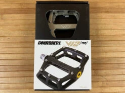 DMR V12 Pedale / Plattformpedale Magnesium Grey -Reverse Verkäufe IMG 9373 289dddfc 8c5a 46f7 a573 99b0c30d8786