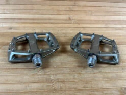 DMR V12 Pedale / Plattformpedale Magnesium Grey -Reverse Verkäufe IMG 9379 cbb4193e c702 4e8c 8f2d 7ec7e52c34f4