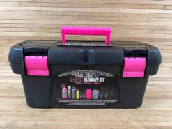 Muc-Off Muc Off Ultimate E-Bike Kit (Tool Box) Reiniger Set 19 Muc-Off Muc Off Ultimate E-Bike Kit (Tool Box) Reiniger Set -Reverse Verkäufe IMG 9536