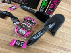 Muc-Off Muc Off Ultimate E-Bike Kit (Tool Box) Reiniger Set 16 Muc-Off Muc Off Ultimate E-Bike Kit (Tool Box) Reiniger Set -Reverse Verkäufe IMG 9543