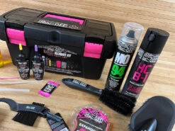 Muc-Off Muc Off Ultimate E-Bike Kit (Tool Box) Reiniger Set 17 Muc-Off Muc Off Ultimate E-Bike Kit (Tool Box) Reiniger Set -Reverse Verkäufe IMG 9544
