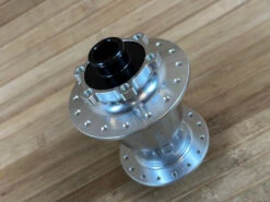 Race Face Vault VR Nabe Boost 110x15 32 Loch Silber 11 Race Face Vault VR Nabe Boost 110x15 32 Loch Silber -Reverse Verkäufe IMG 9568 8e55f98c 5a84 4728 9dd7 f8e98e2ce4c3