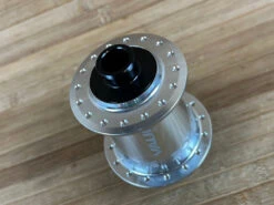 Race Face Vault VR Nabe Boost 110x15 32 Loch Silber 13 Race Face Vault VR Nabe Boost 110x15 32 Loch Silber -Reverse Verkäufe IMG 9570 53f480a3 c2e3 46fa a0b2 6989d3d8c982