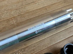 Race Face Spindle Kit Cinch SixC 30mm / 83mm Welle -Reverse Verkäufe IMG 9592 2110c056 1d0d 46ee 9939 66ffeba1e9a4