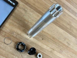 Race Face Spindle Kit Cinch SixC 30mm / 83mm Welle -Reverse Verkäufe IMG 9593 33038025 55c6 47bb acb0 7905aaf689ca