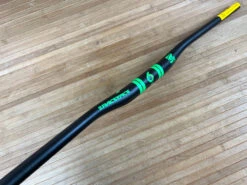 Race Face SixC Carbon Lenker Green 820mm / 35mm -Reverse Verkäufe IMG 9614 71bee982 8c62 4b92 9065 600055b6a129