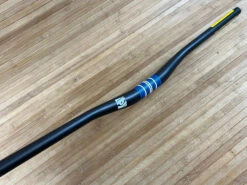 Race Face SixC Carbon Lenker Blue 785mm / 31,8mm -Reverse Verkäufe IMG 9622 b222a6ef bea1 4ab6 9d9e efdd81ff9c1e