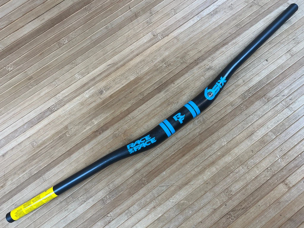 Race Face SixC Carbon Lenker Blue 820mm / 35mm 3 Race Face SixC Carbon Lenker Blue 820mm / 35mm
