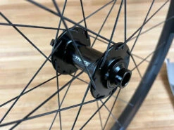 Race Face Aeffect R 30 Vorderrad VR 27,5" Boost Schwarz 16 Race Face Aeffect R 30 Vorderrad VR 27,5" Boost Schwarz -Reverse Verkäufe IMG 9675 5fbd2fe3 e688 4a23 b317 6001ebd6abd0