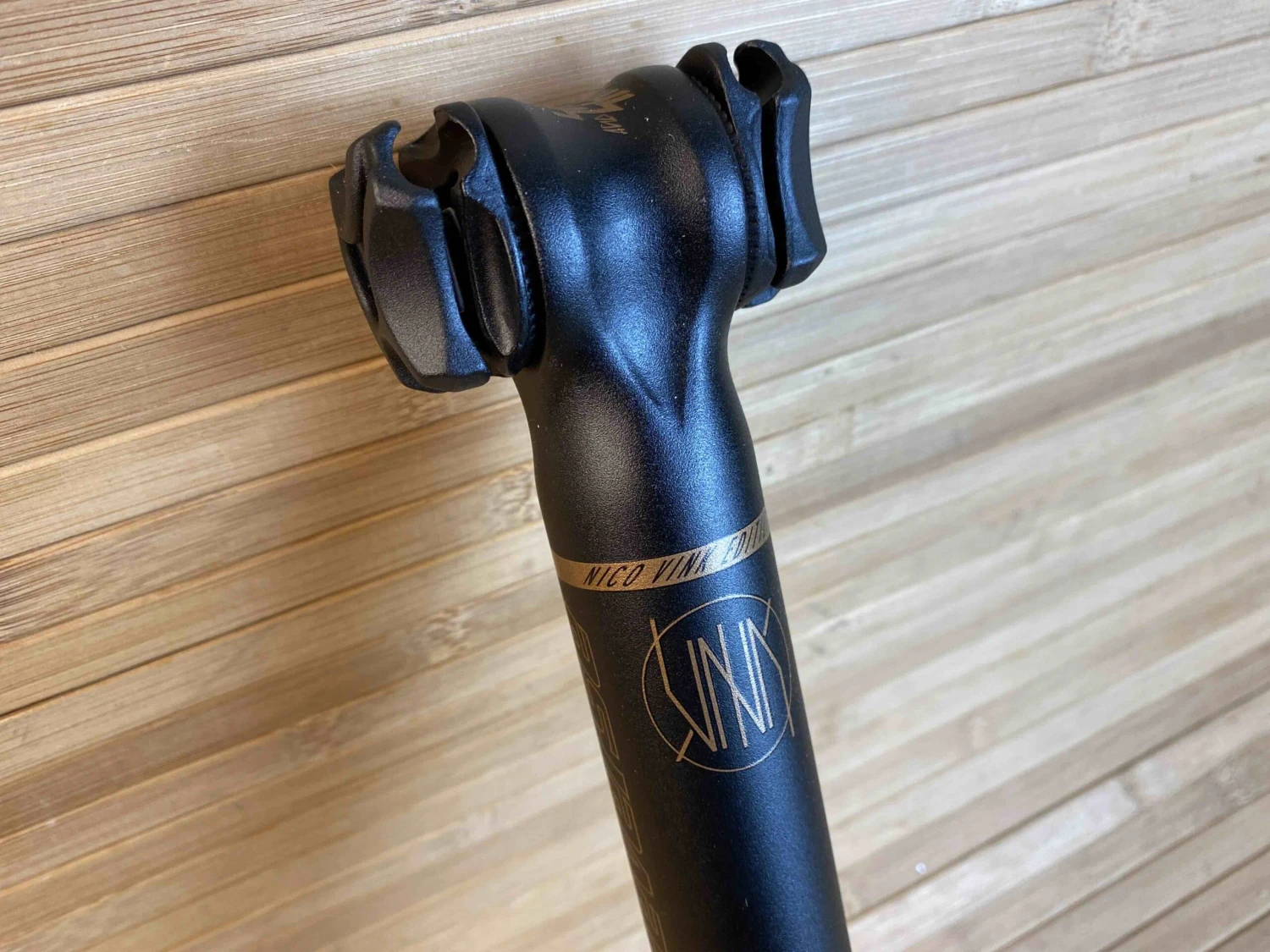 Reverse Nico Vink Ø31,6mm/350mm (Schwarz/Kupfer) Sattelstütze 5 Reverse Nico Vink Ø31,6mm/350mm (Schwarz/Kupfer) Sattelstütze – Bild 3